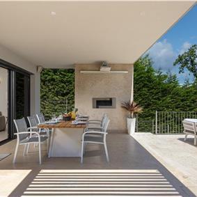 4 Bedroom Villa with Salt Water Pool, Private mini golf course and Rooftop Terrace near Opatija, Sleeps 8
